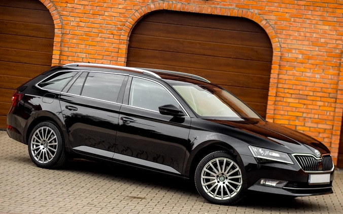 Skoda Superb cena 56800 przebieg: 265000, rok produkcji 2016 z Radom małe 781